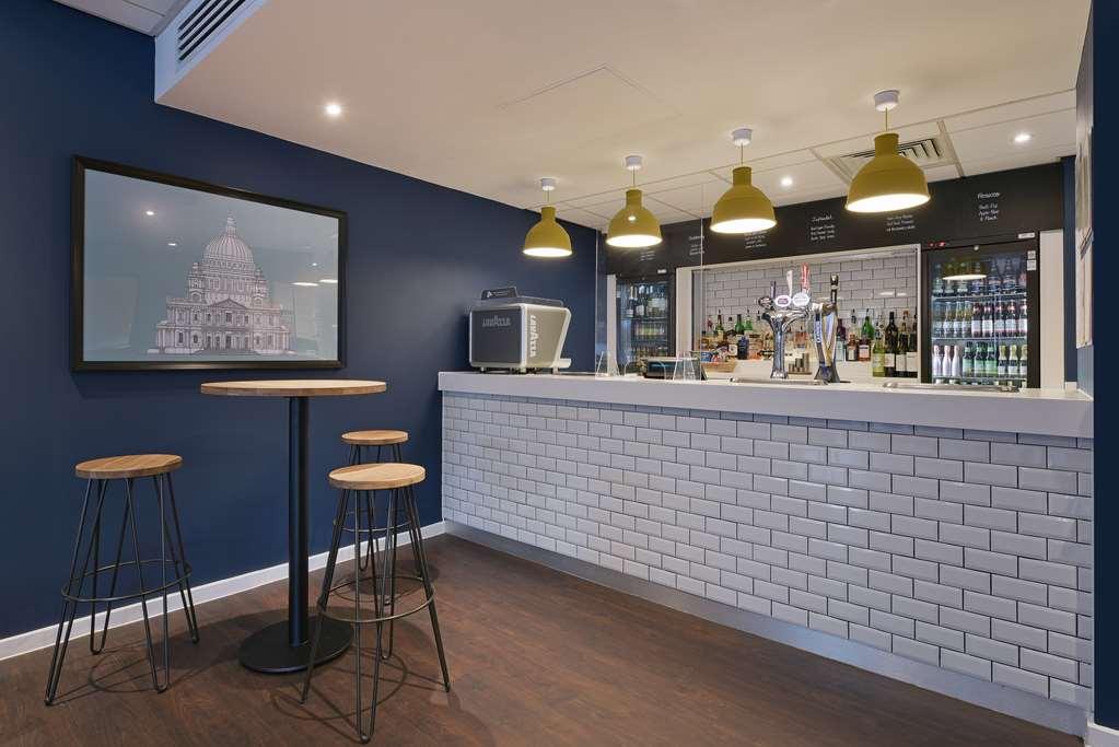 Travelodge London Stratford Hotel Nhà hàng bức ảnh